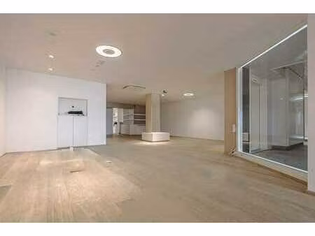 commerce loué à l’enseigne les jumelles  471 m²  situé zeed