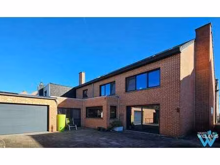maison spacieuse avec espace commercial à perk