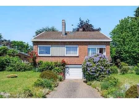 maison style bungalow  4 façades  4 à 5 ch  jard  gar