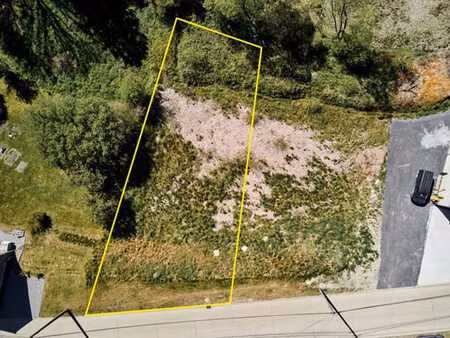 terrain à bâtir lot 1: cadre verdoyant et facile d'accès