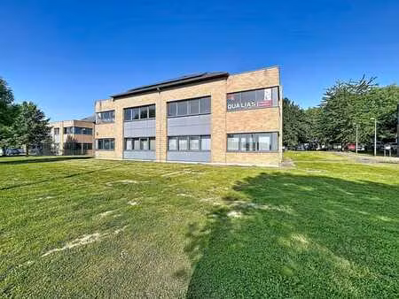 plateau de bureaux climatisé de 200 m² avec parking – parc c