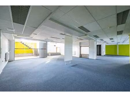 situation rare ! espace de bureaux offrant de grand volume