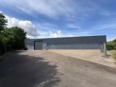 à vendre : local d'entreprise avec espace extérieur