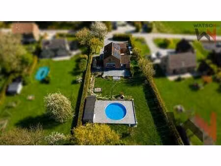 villa 4 façades sur 20 ares avec piscine peb b