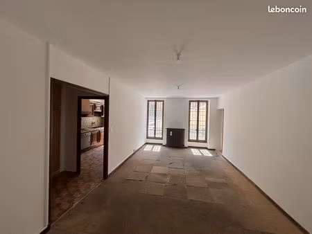 appartement t3 à rénover place castellane