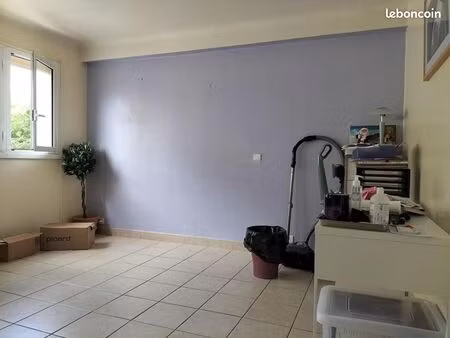 bureau 60 m²