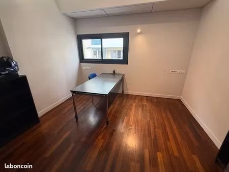 bureau 12 m²