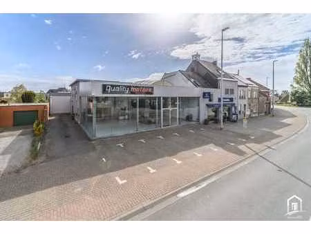ruim commercieel pand met showroom en magazijn op uitstek...