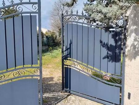 terrain 329 m² trets