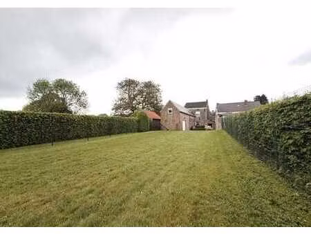 maison (320 m²) (3ch + greniers aménageables) + 2 garages