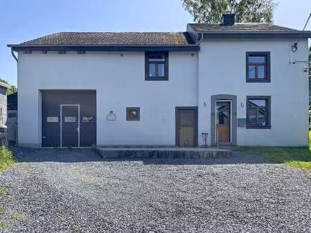 charmante maison avec grand jardin.