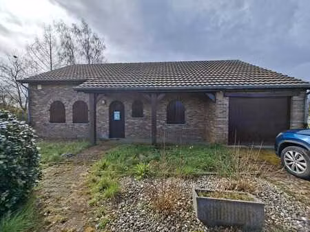 bungalow avec grand jardin et jolie vue sur la campagne