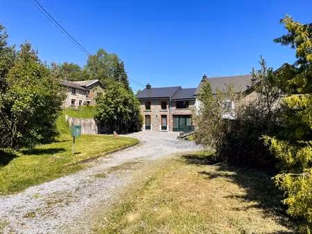 spacieuse maison rénovée dans un village paisible