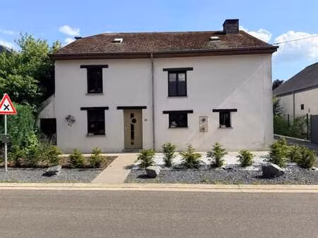 belle 4 façades avec jardin plein sud au cœur d'ebly