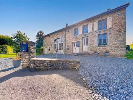 ensemble immobilier composé d'une maison d'hôtes et gîte