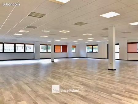 bureaux 243 m²
