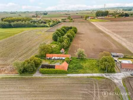 fermette bénéficiant d’un emplacement exceptionnel sur 5....