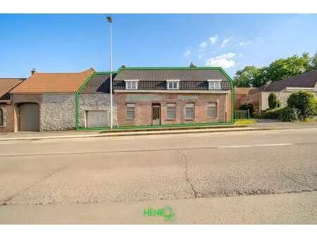 maison 3 façades avec jardin  à 5 min du centre ville.