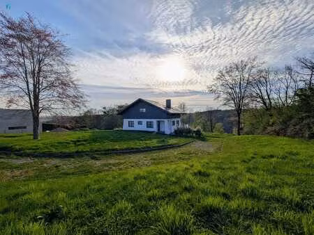 villa casco sur près de 30 ares surplombant la vallée