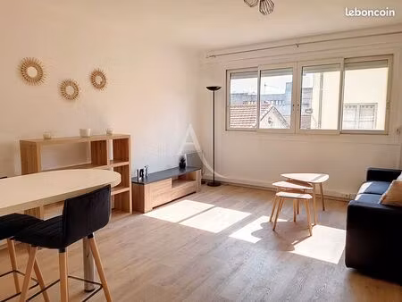 studio 1 pièce 28 m²