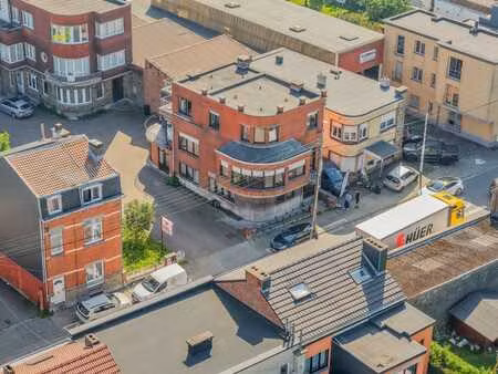 à vendre immeuble de 3 appart 2ch + 1 garage + 4 parkings