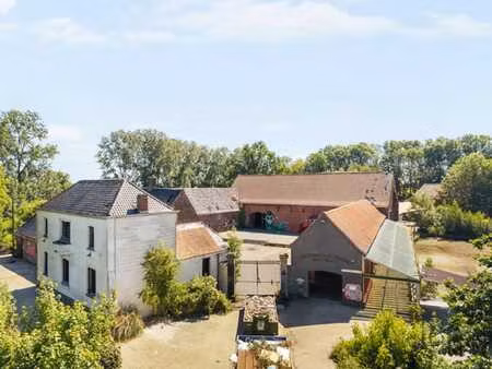 domaine de jaurieu : magnifique ferme en carré!