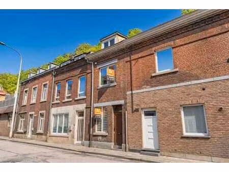 coquette maison de ville avec extérieur !