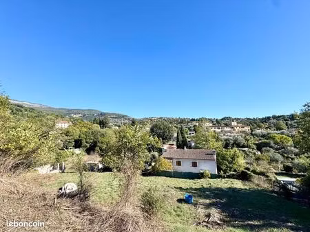 terrain 2 087 m² grasse