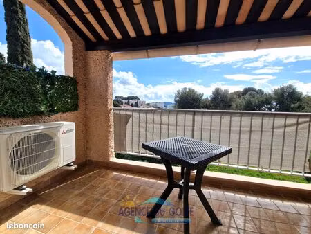 beau studio meublé avec terrasse