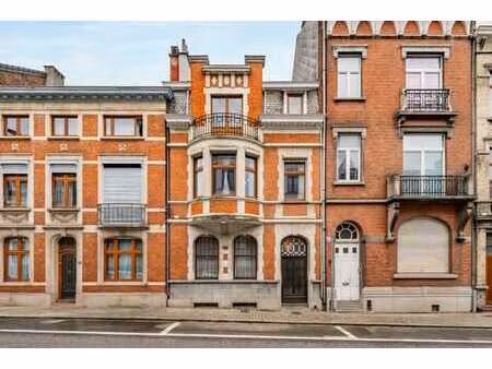 rue des déportés : spacieuse maison de maître avec jardin