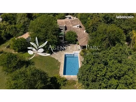 propriété 7 pièces 261 m²