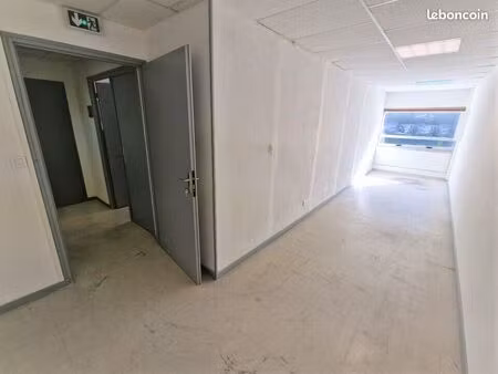 bureaux 18 m² carros