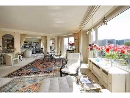 square marie-louise : penthouse de 262m² avec vue !