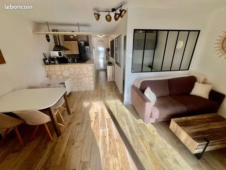grand studio avec coin nuit  terrasse vue dégagée bel aperçu mer  cave  place de parking p