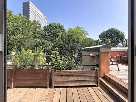 rue aux laines : lumineux appartement 1-ch avec terrasse