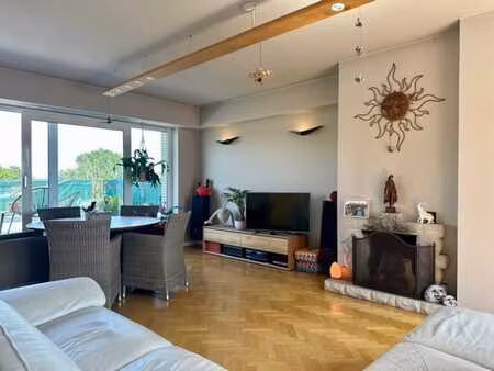 penthouse 2 chambres avec 100m² de terrasses et garage box