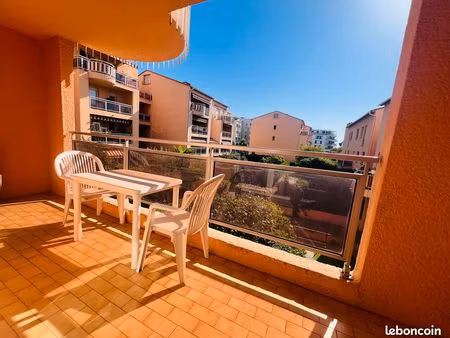 grand 2 pièces – balcon couvert – parking fermé – cave – résidence avec piscine