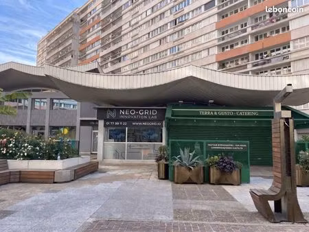 local commercial 143 m² paris