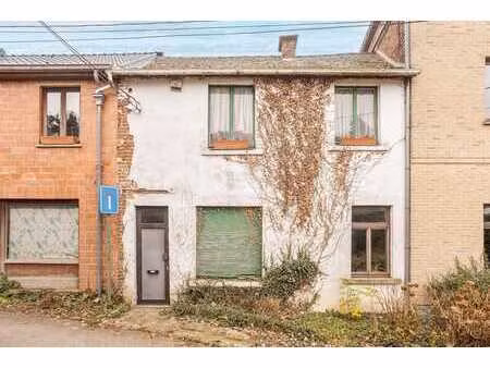 maison entiérement à rénover avec pleins de possibilités