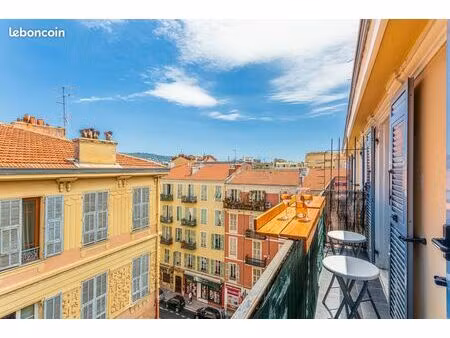 appartement 3 pièces · 59 m² · dernier étage avec balcon et vue sur les toits - rentabilit