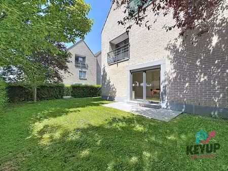 charmant appartement avec terrasse et jardin à sorinnes