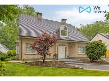 ruime  instapklare villa met kantoorruimte en grote tuin!