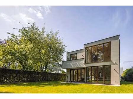 house sylvan : villa architecturale avec vue sur les prairie