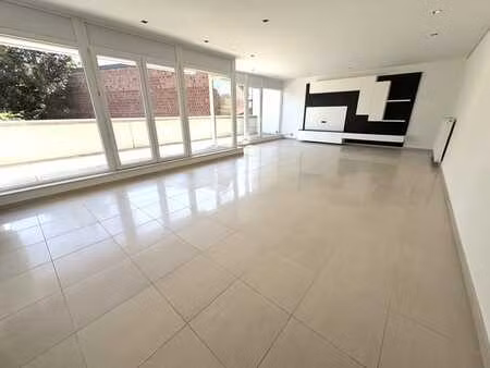 magnifique appartement 3 chambres avec terrasse.