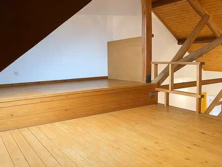 grand studio chaleureux au centre de nivelles