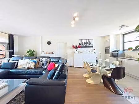 appartement 3 chambres avec terrasse  piscine et salle de fi
