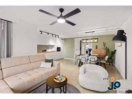 spacieux et magnifiquement rénové appartement de 2 chambr...
