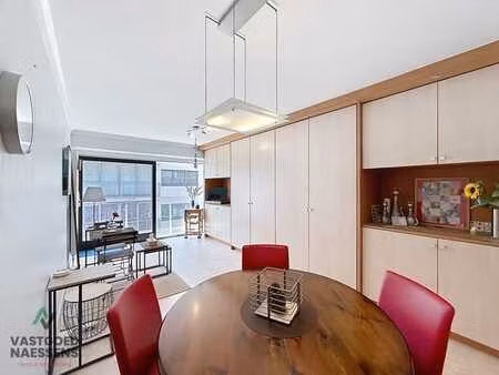 studio prête à emménager avec vue latérale sur la mer