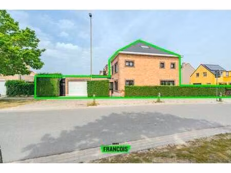 gerenoveerde halfopen bebouwing met 4 slpk-2bdk en garage i…