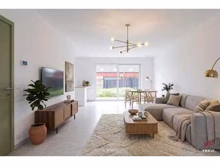 maison moderne située dans un quartier calme